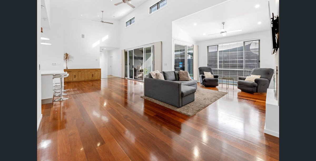 18 Peregine Crescent Coomera 5