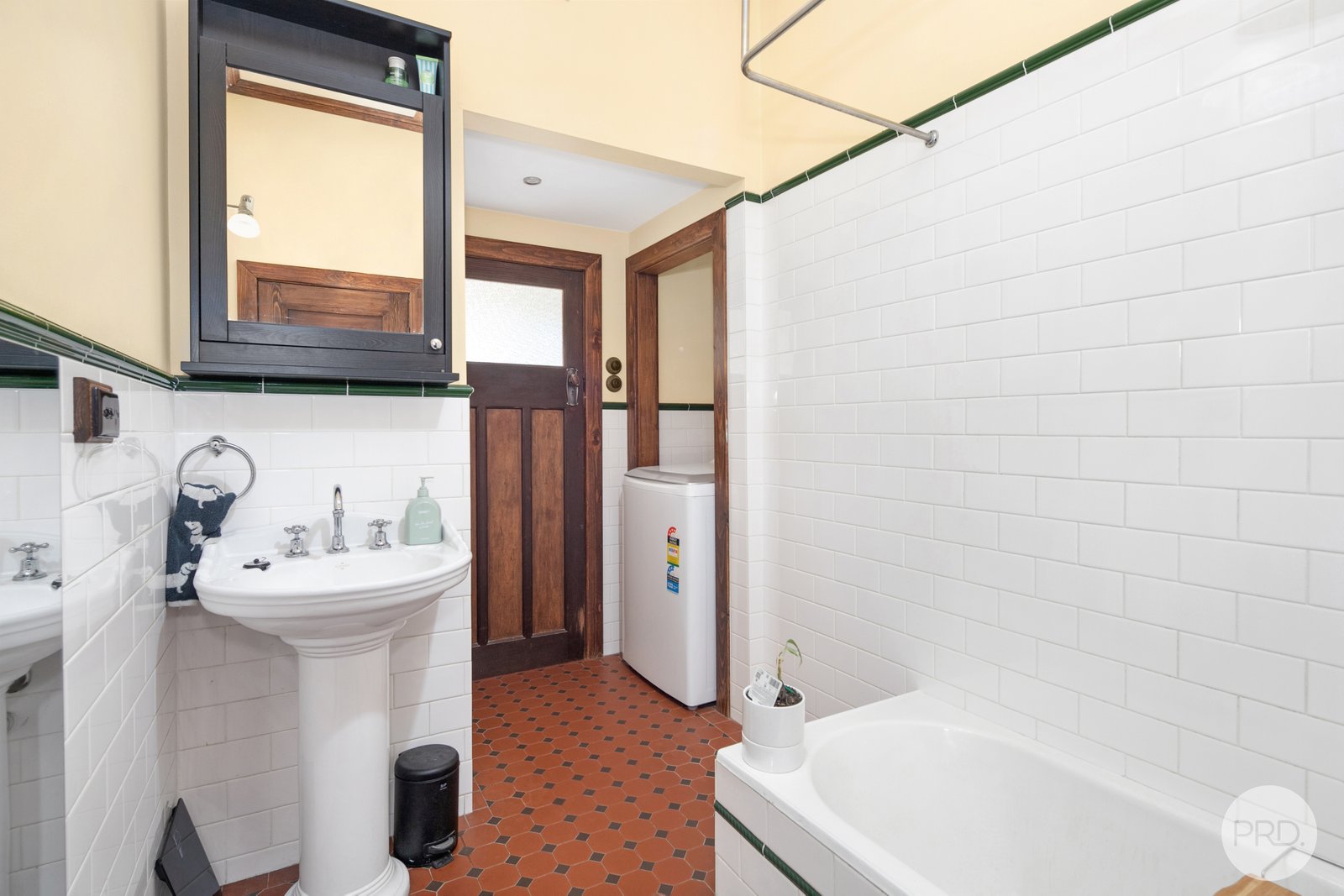 18 Queen Victoria Street NEWINGTON 11