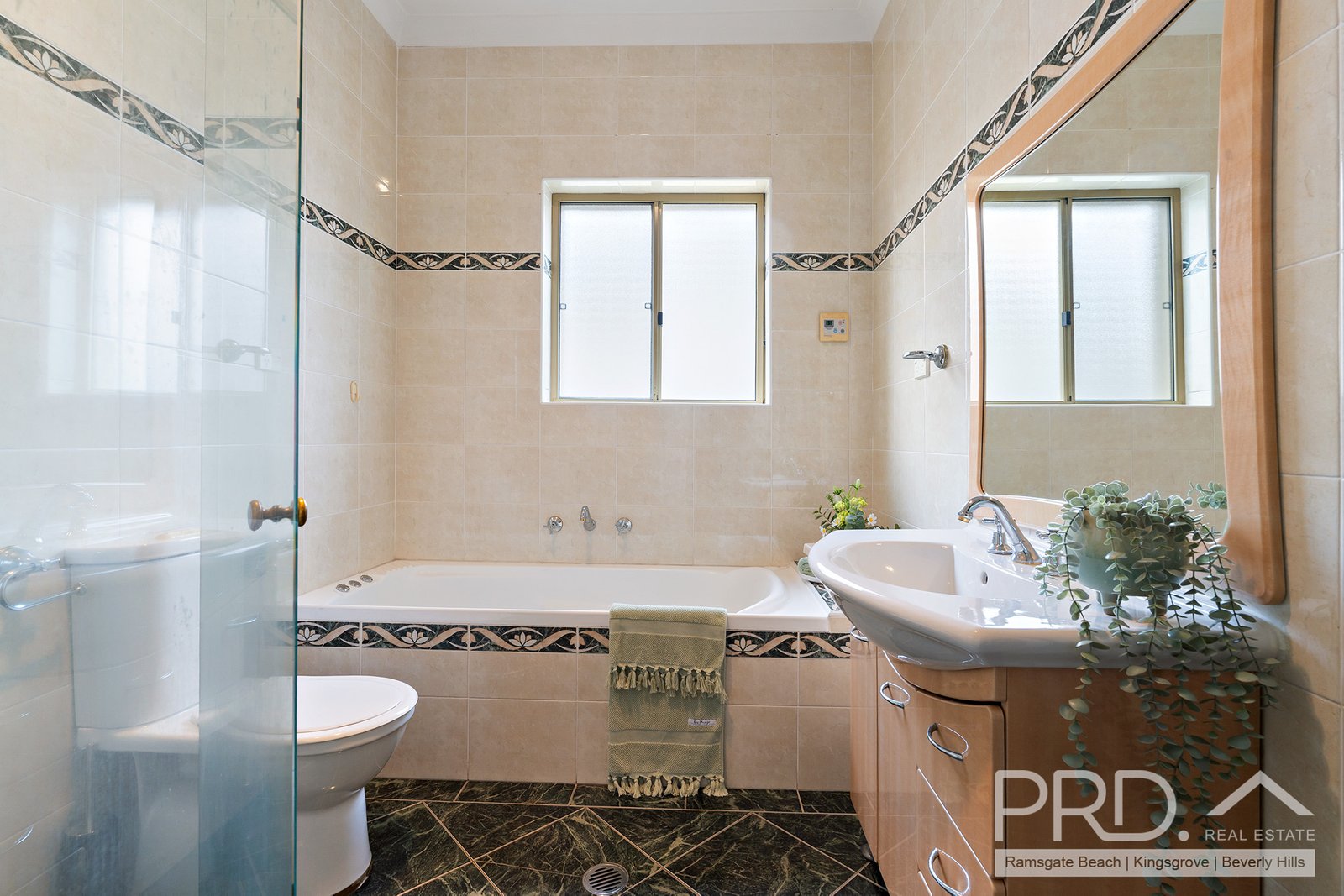 18 Ramsgate Road KOGARAH BAY 8