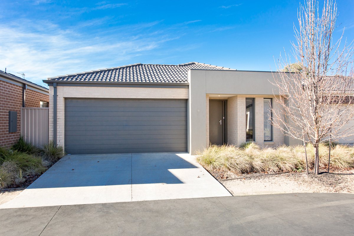 Photos: 18 Ranlea Place