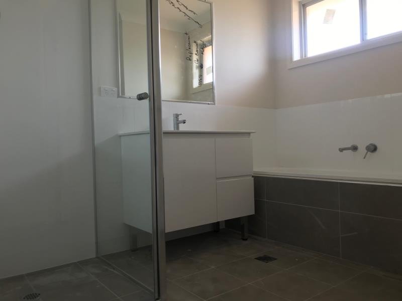 18 Reginald Drive TAMWORTH 8