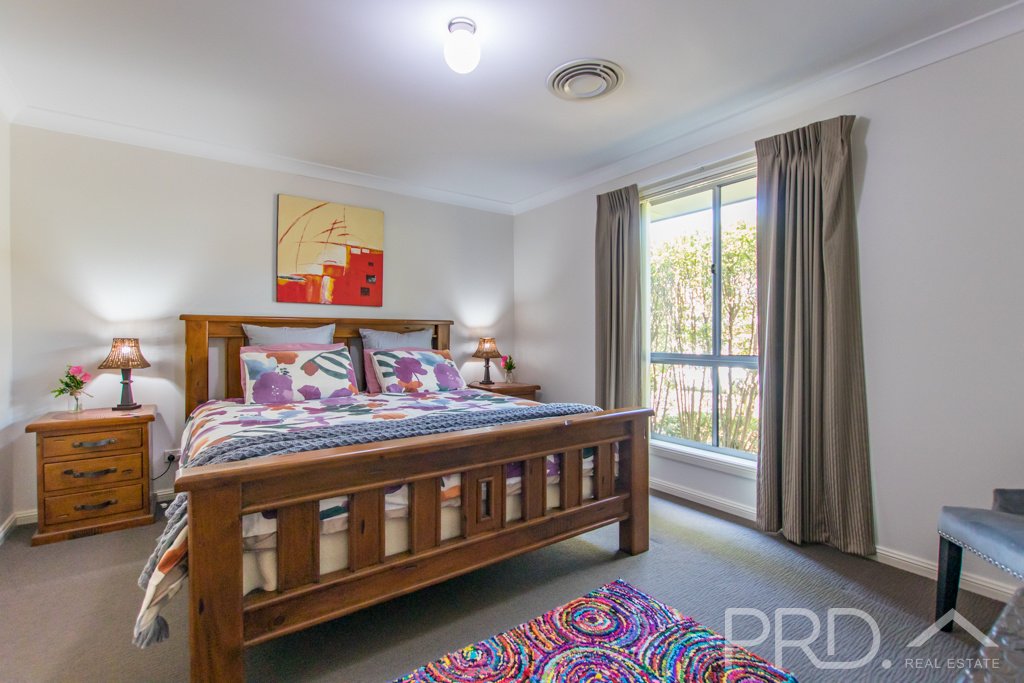 18 Ridge Street TUMUT 9