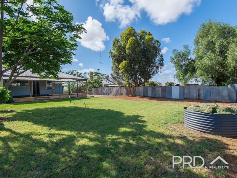 18 Ritchie Street OUYEN 8