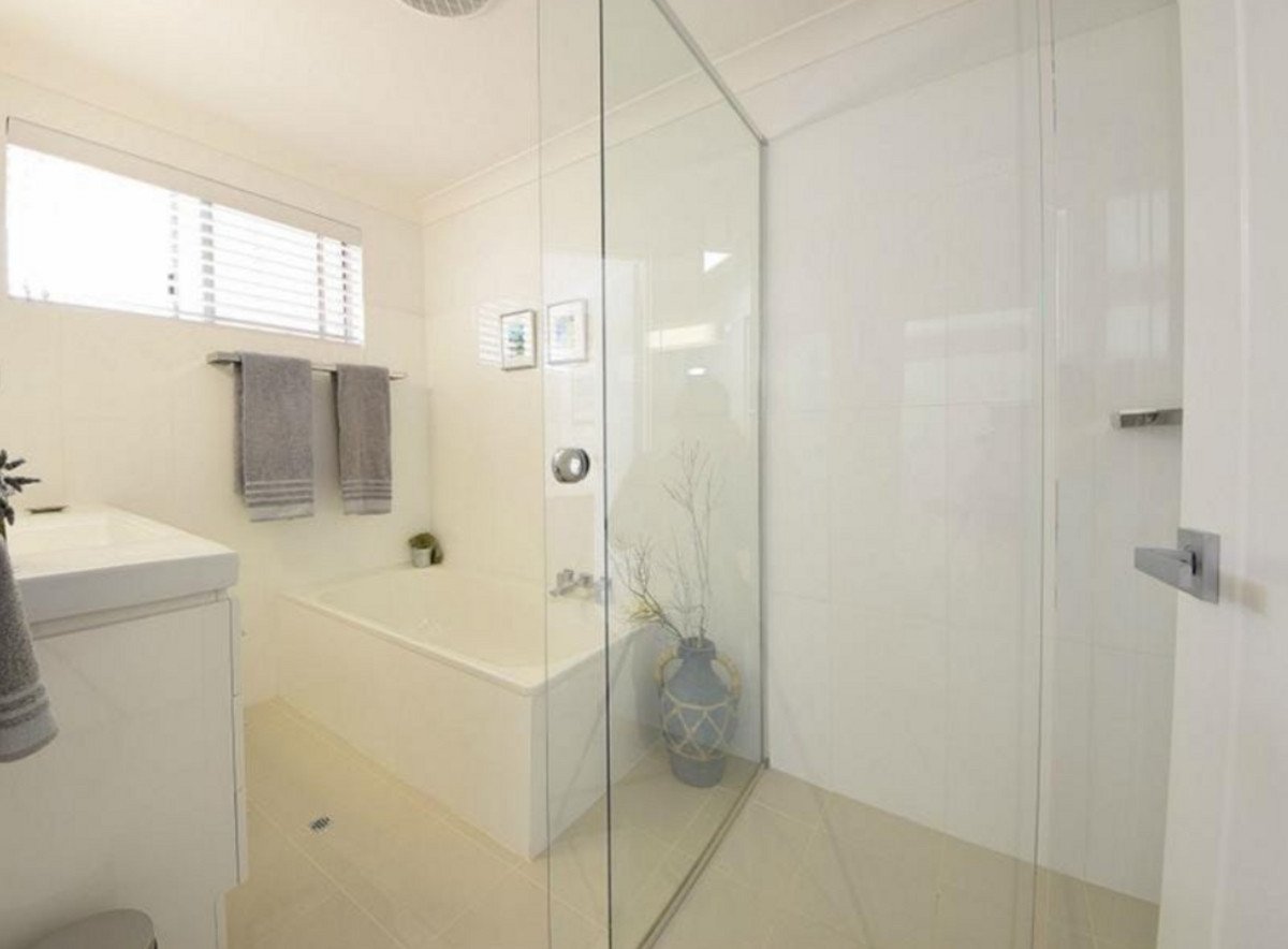 1/8 Russell Court Miami 8