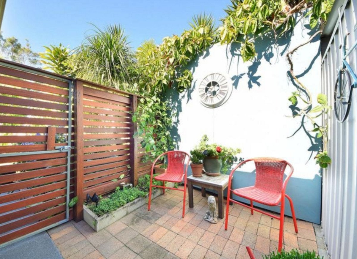 1/8 Russell Court Miami 10