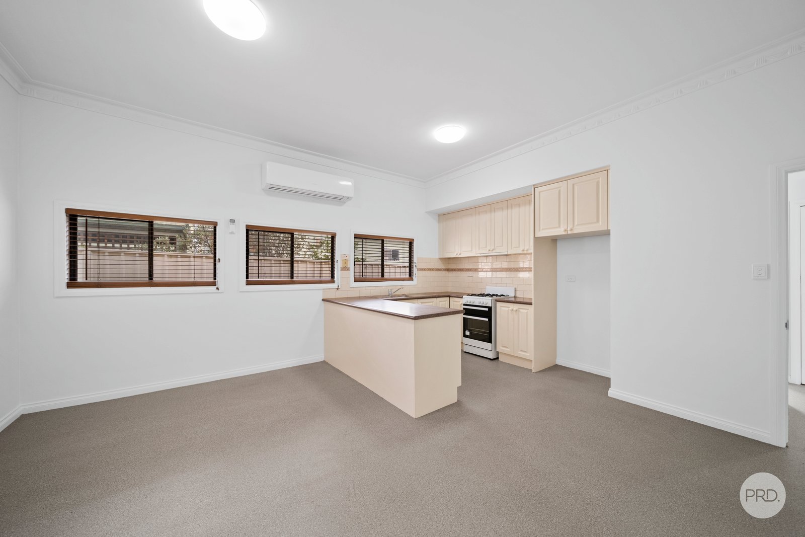 18 Russell Street QUARRY HILL 4