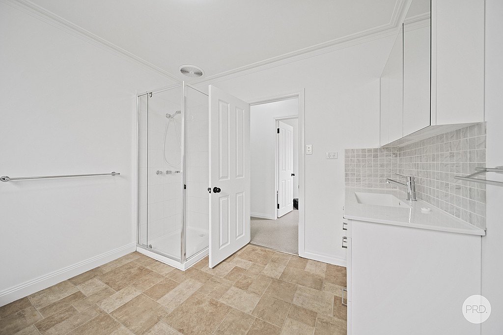 18 Russell Street QUARRY HILL 8