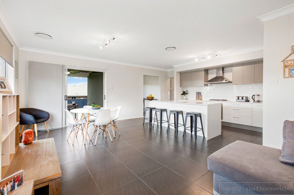 18 Sandridge Street THORNTON 9