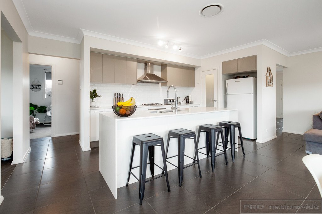 18 Sandridge Street THORNTON 12