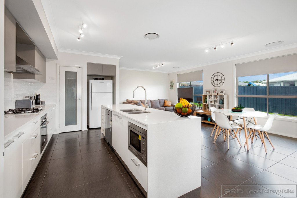 18 Sandridge Street THORNTON 13