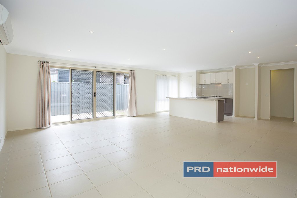 18 Sandstock Crescent JORDAN SPRINGS 3