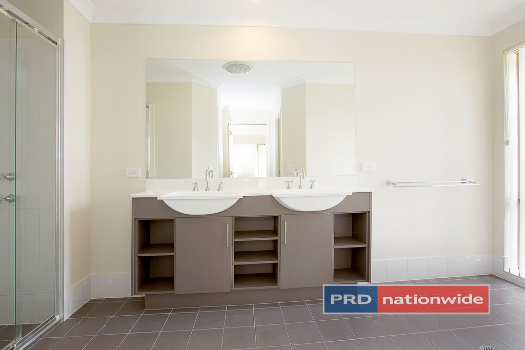 18 Sandstock Crescent JORDAN SPRINGS 7