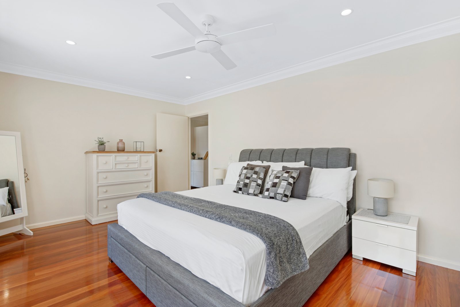 18 Sandy Beach Road KORORA 9