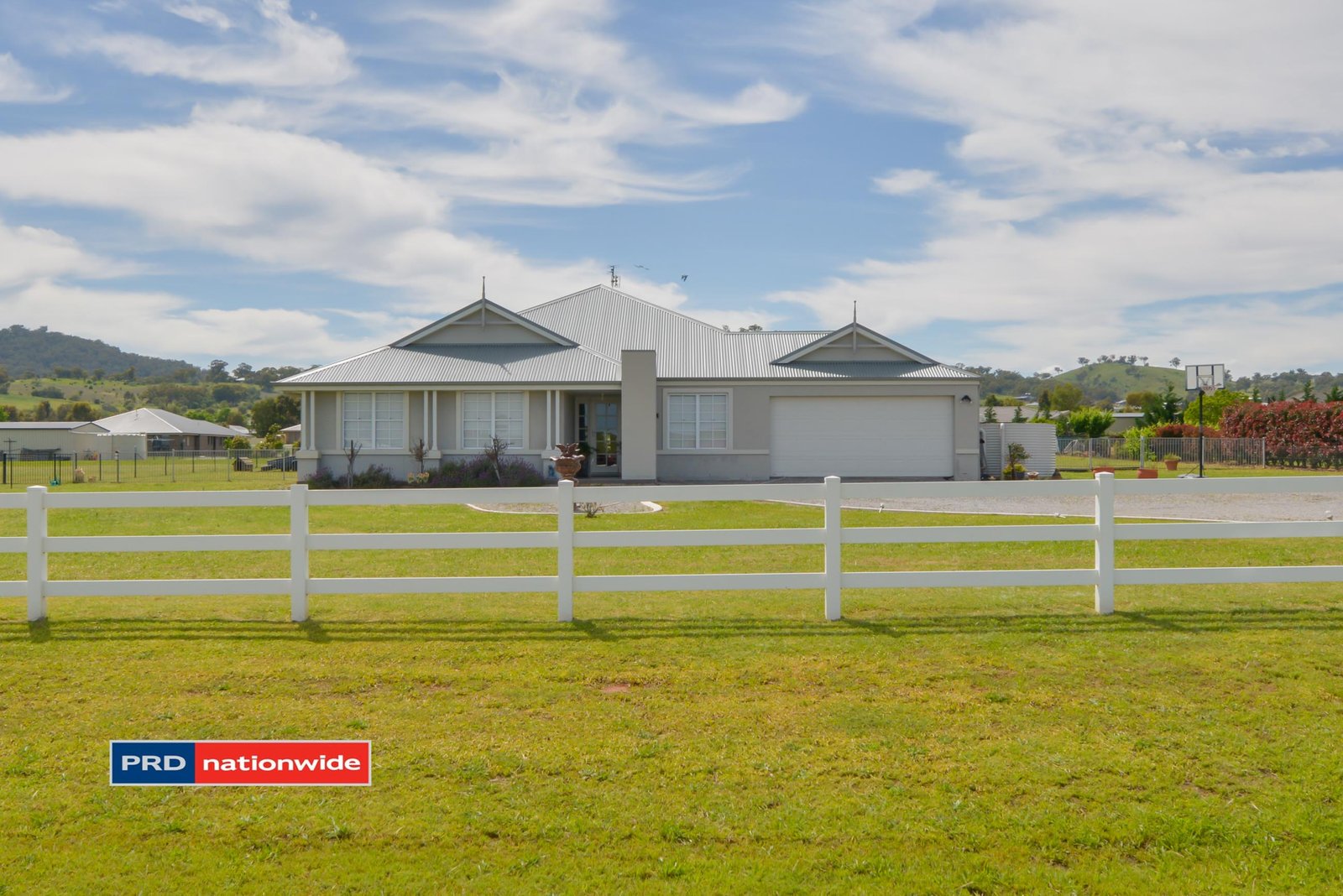 18 Sequoia Drive TAMWORTH 1