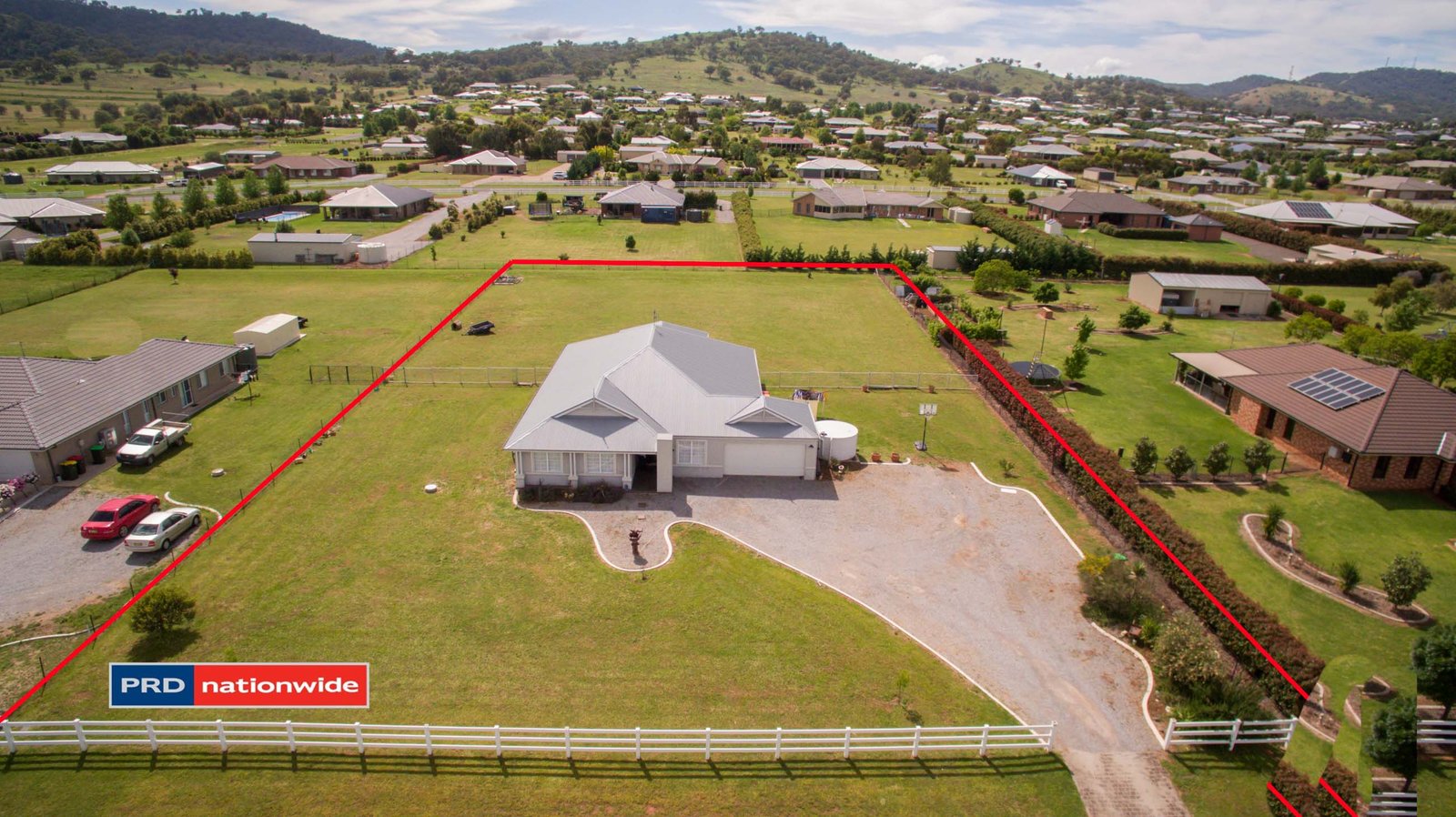 18 Sequoia Drive TAMWORTH 2