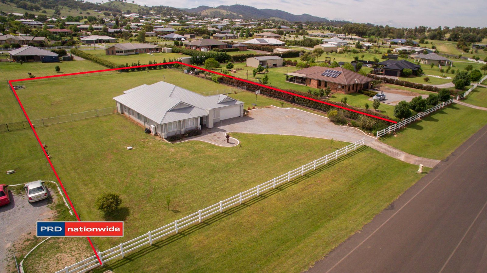 18 Sequoia Drive TAMWORTH 3