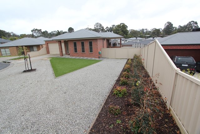 18 Shakespeare Ave  MOUNT HELEN 17