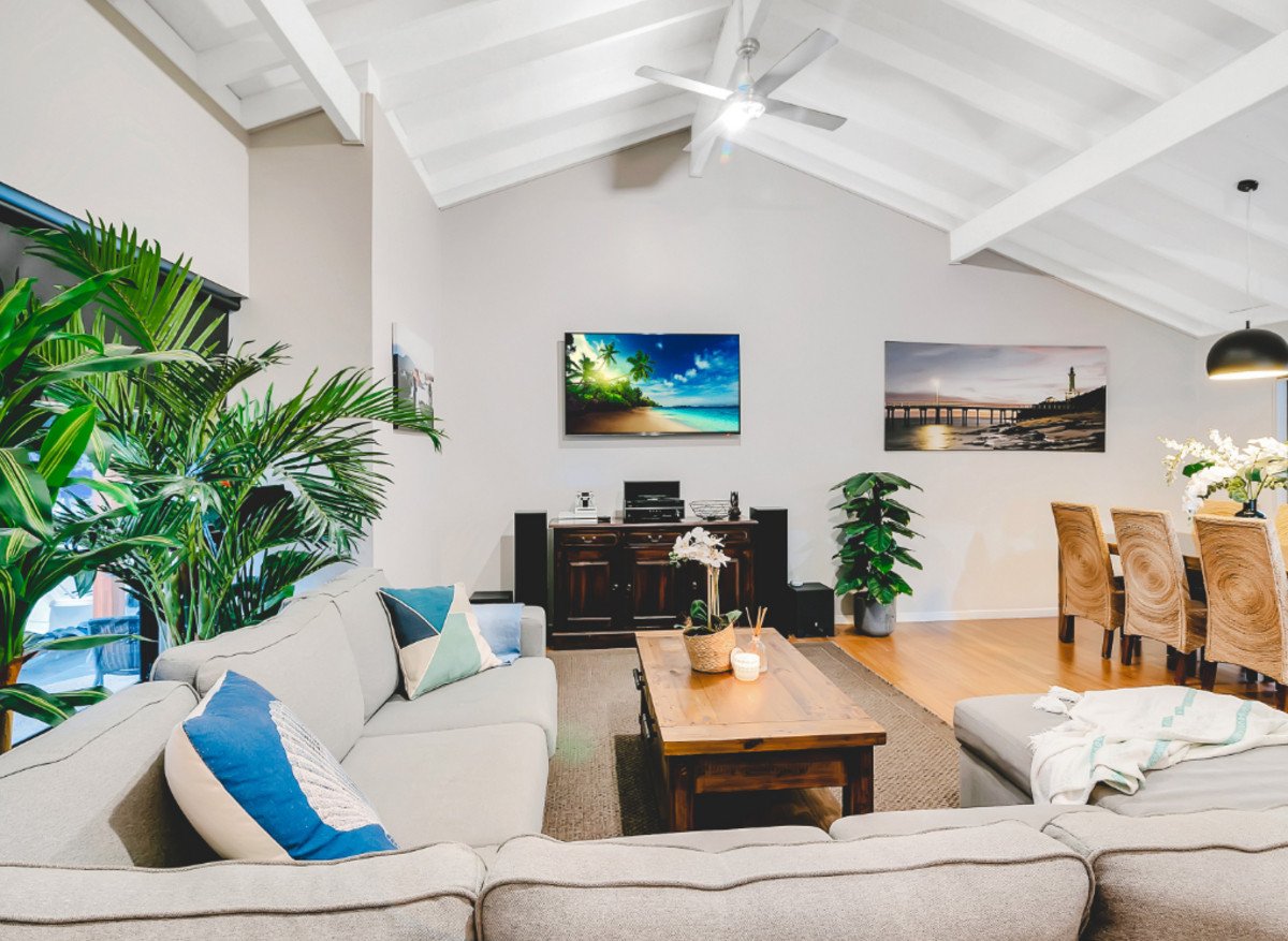 18 Shearwater Drive BURLEIGH WATERS 6