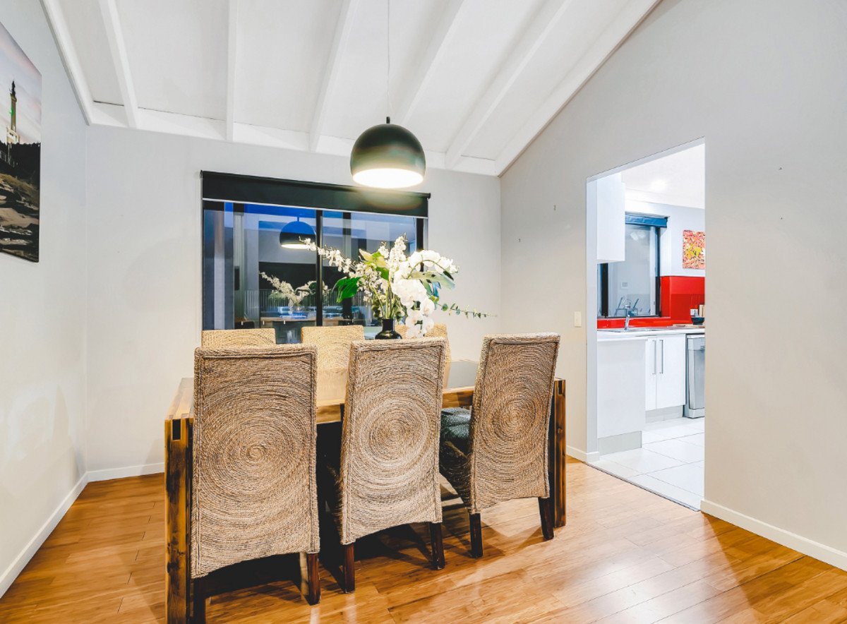 18 Shearwater Drive BURLEIGH WATERS 8