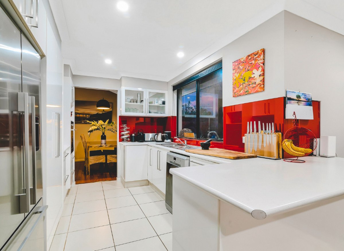 18 Shearwater Drive BURLEIGH WATERS 10