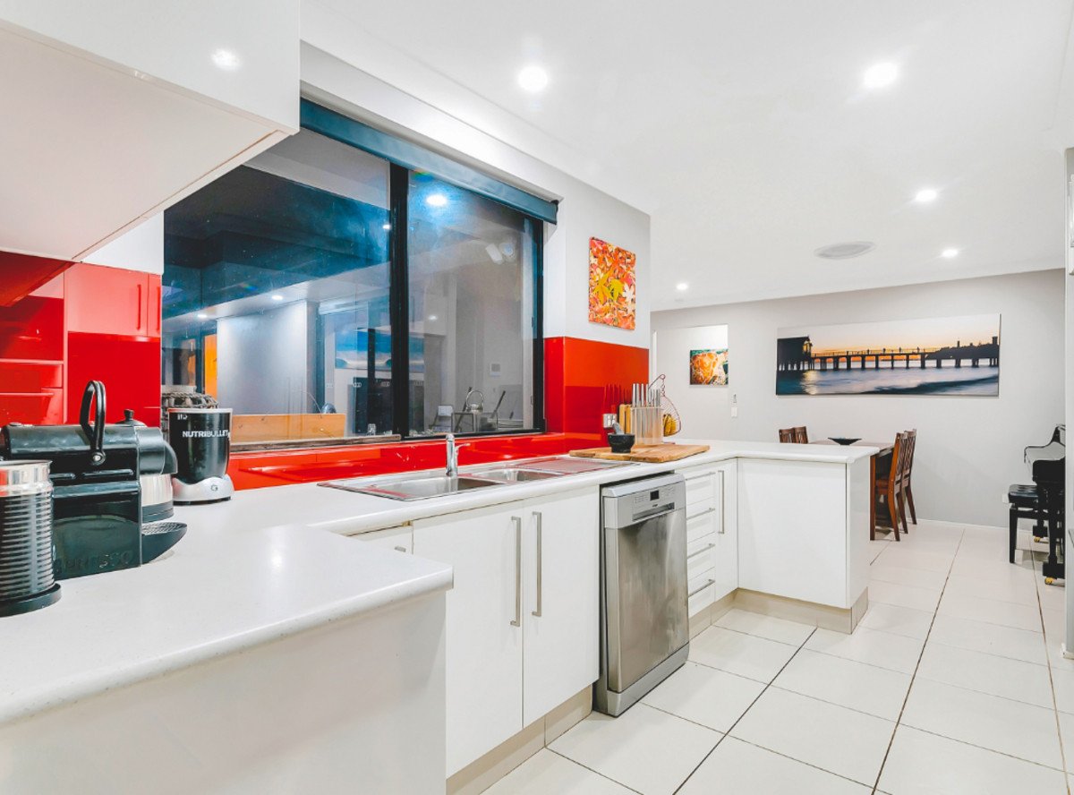 18 Shearwater Drive BURLEIGH WATERS 11