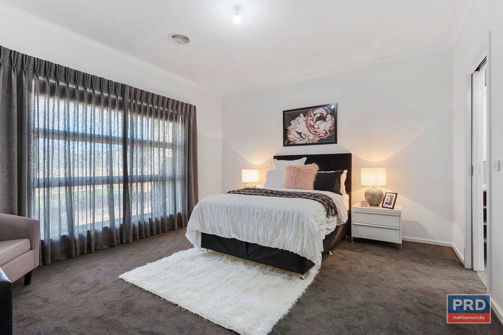 18 Shepherds Glen STRATHFIELDSAYE 3