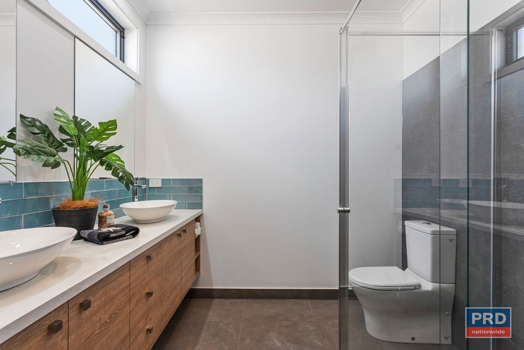 18 Shepherds Glen STRATHFIELDSAYE 5