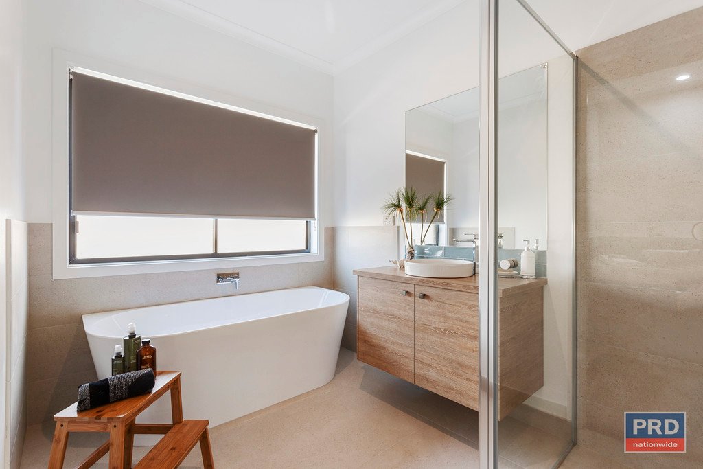 18 Shepherds Glen STRATHFIELDSAYE 9