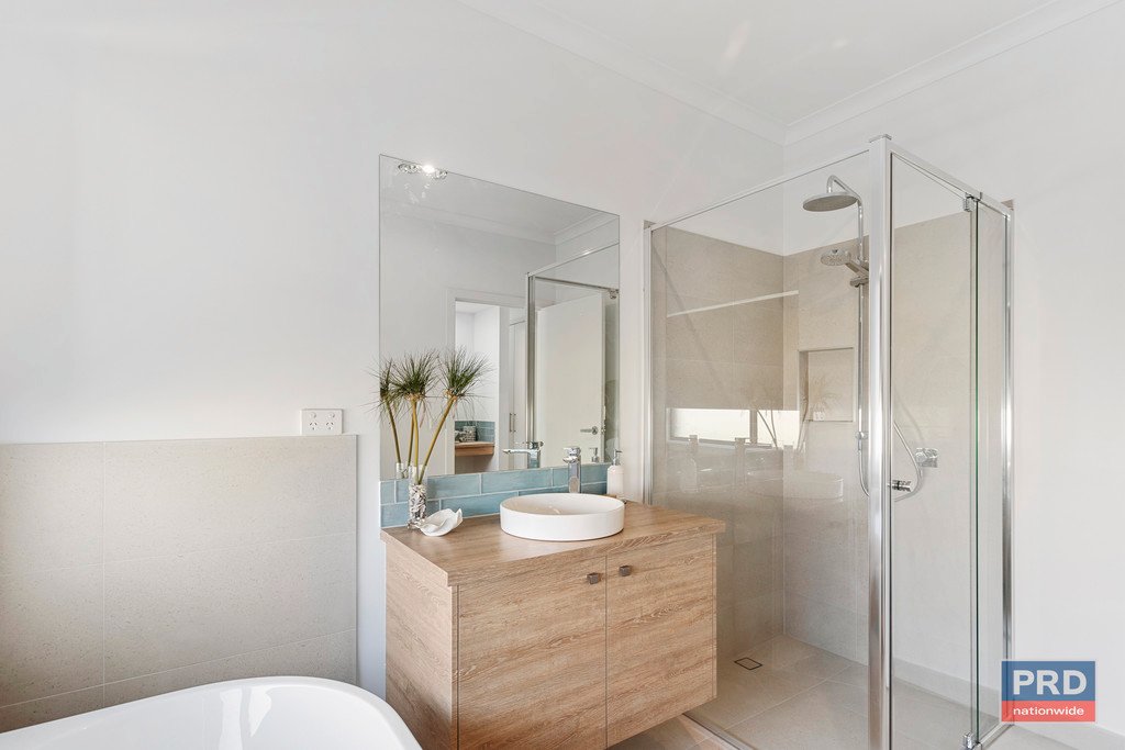 18 Shepherds Glen STRATHFIELDSAYE 10