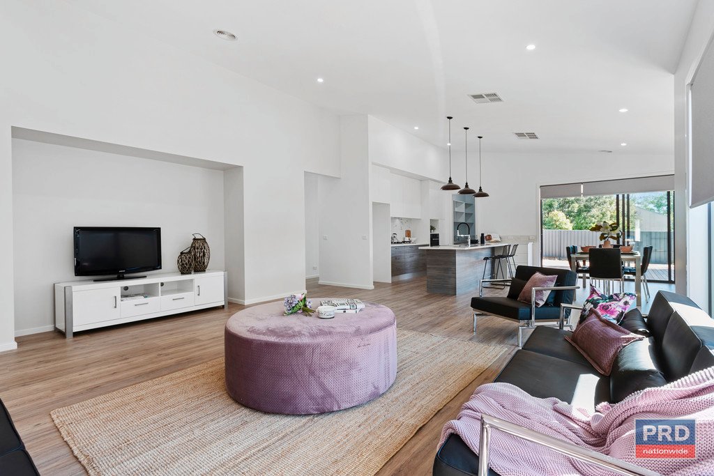 18 Shepherds Glen STRATHFIELDSAYE 15