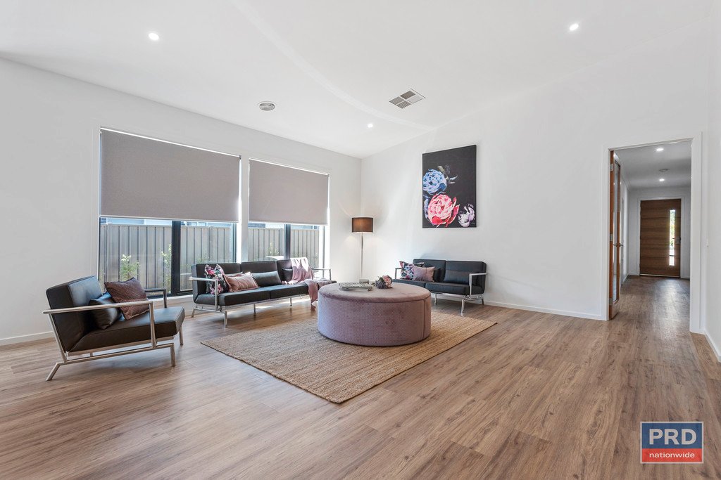 18 Shepherds Glen STRATHFIELDSAYE 16