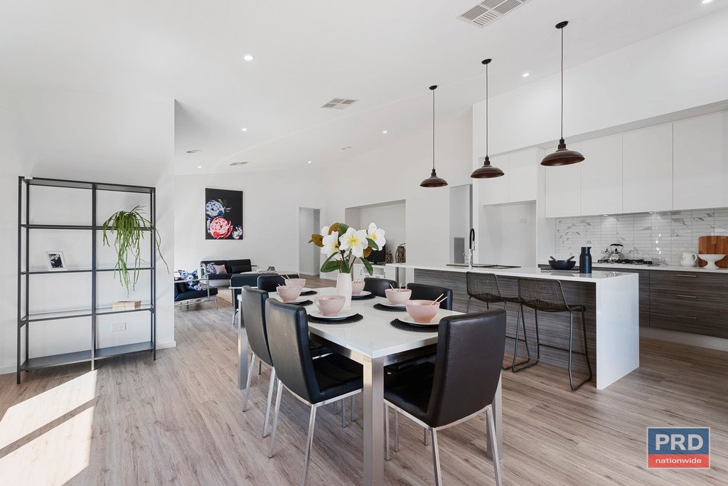 18 Shepherds Glen STRATHFIELDSAYE 17