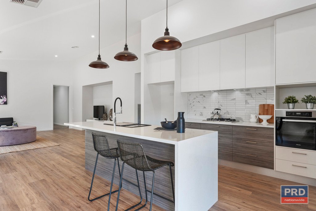 18 Shepherds Glen STRATHFIELDSAYE 19