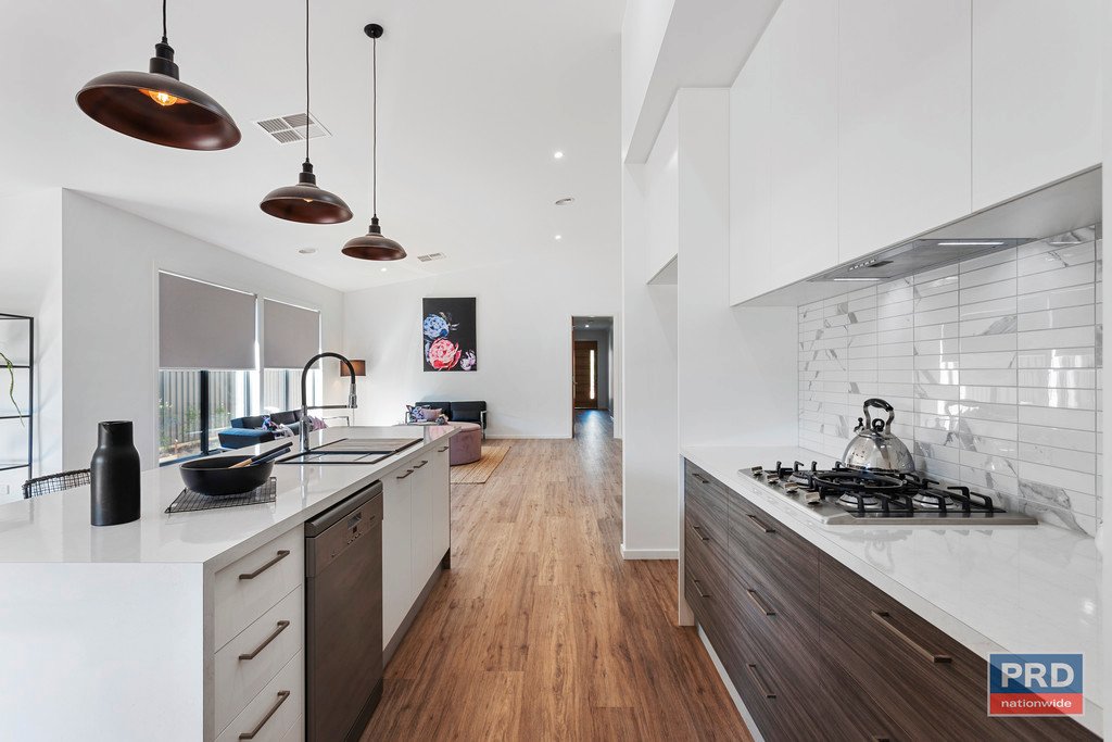 18 Shepherds Glen STRATHFIELDSAYE 21