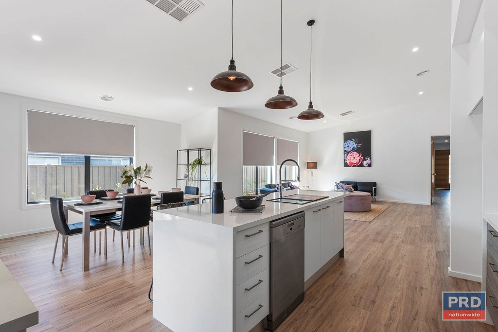 18 Shepherds Glen STRATHFIELDSAYE 22