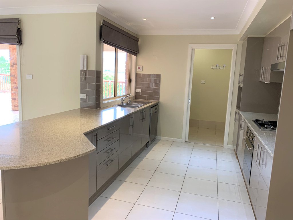 18 Simms Drive BUNGENDORE 2