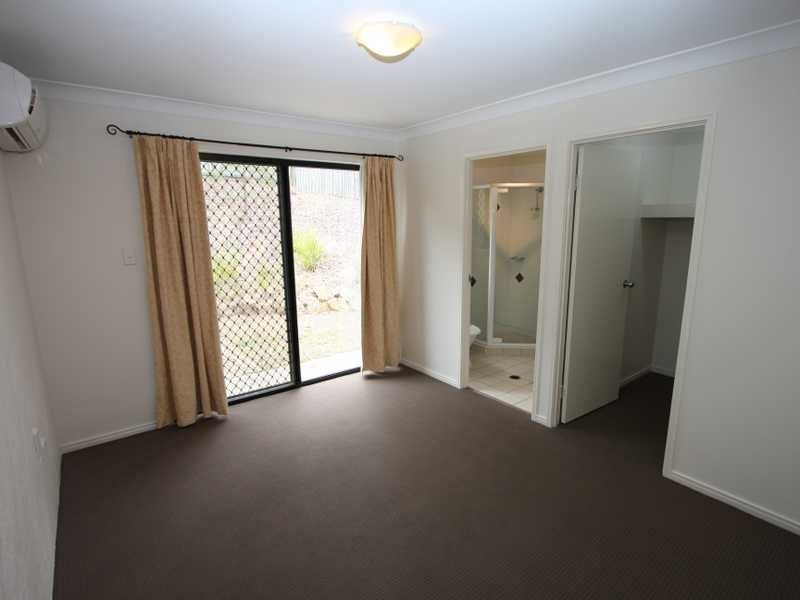 1/8 Soldierbird Place CARRARA 4