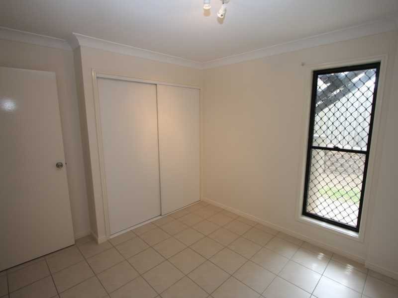 1/8 Soldierbird Place CARRARA 8
