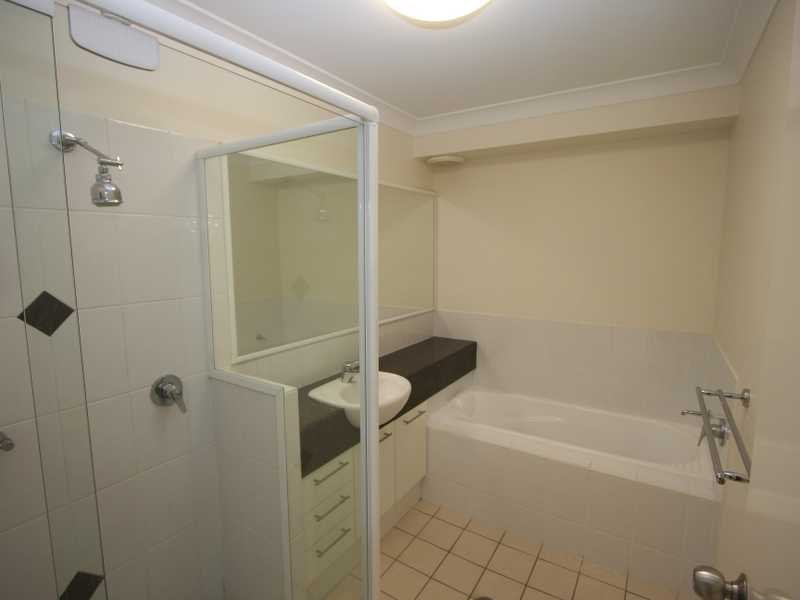 1/8 Soldierbird Place CARRARA 7