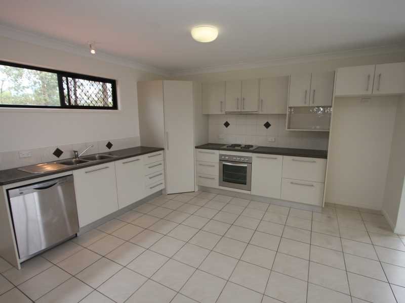 1/8 Soldierbird Place CARRARA 3