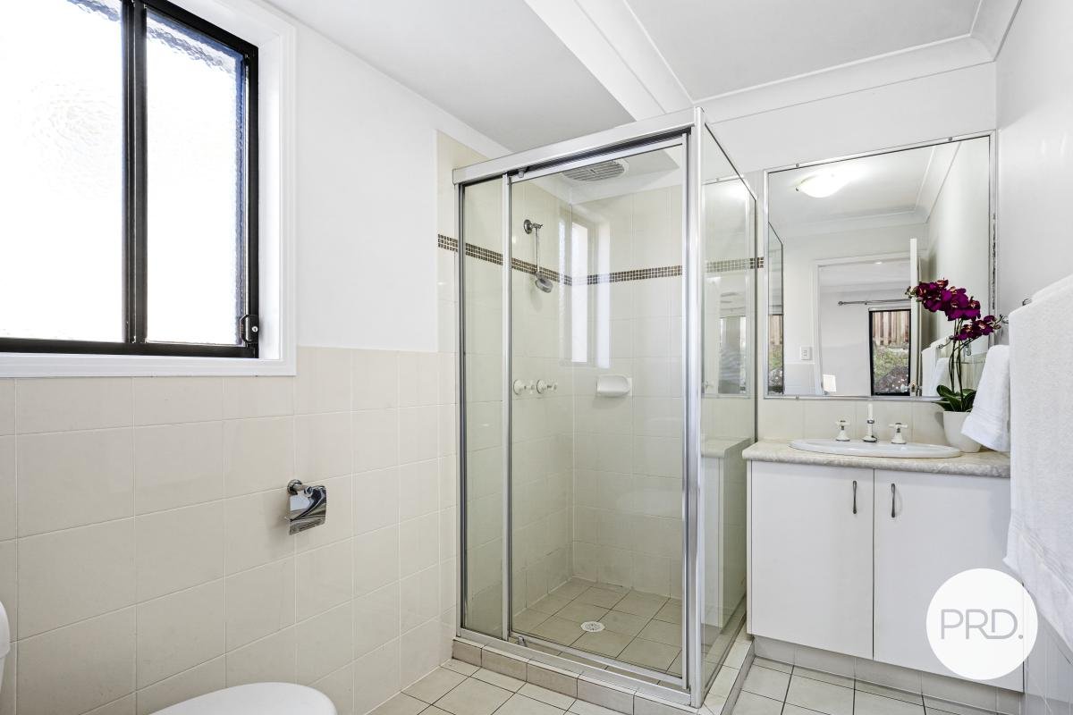 18 Solitaire Place ROBINA 8