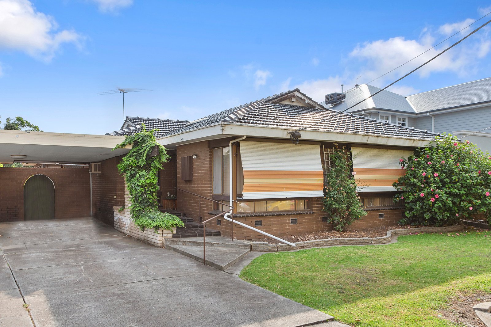 18 Sovereign Way, Avondale Heights VIC 3034