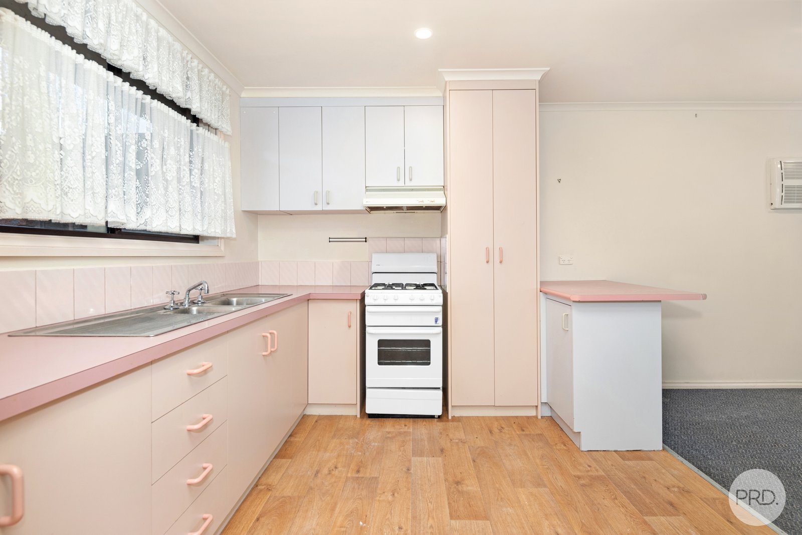 1/8 Spencer Street CANADIAN 3