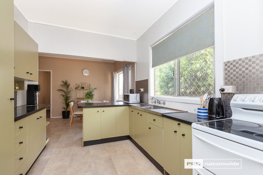 18 Stewart Avenue TAMWORTH 4