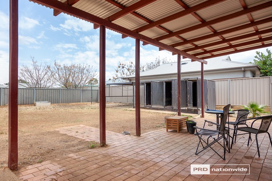 18 Stewart Avenue TAMWORTH 8