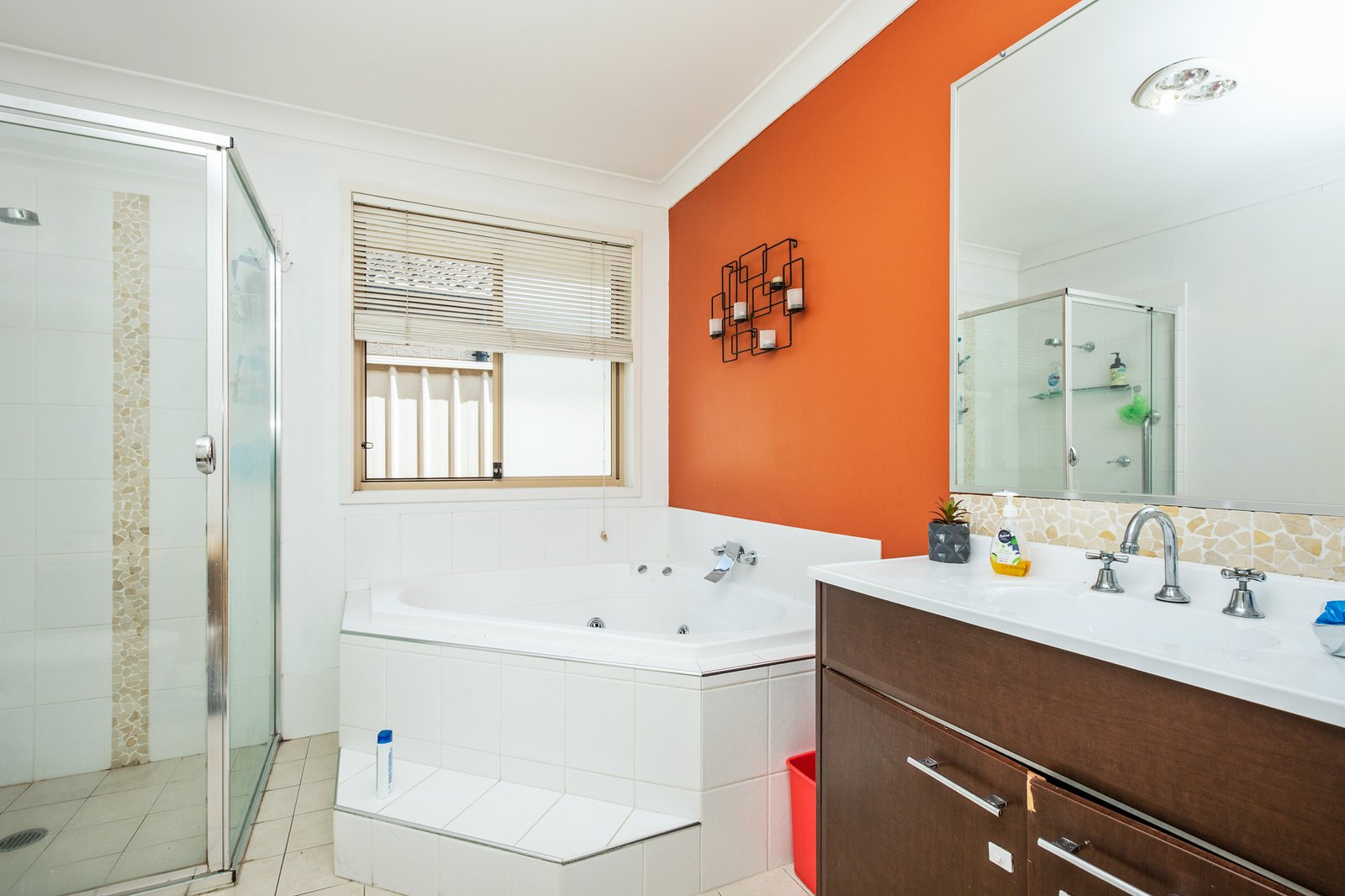 18 Strutt Crescent METFORD 14