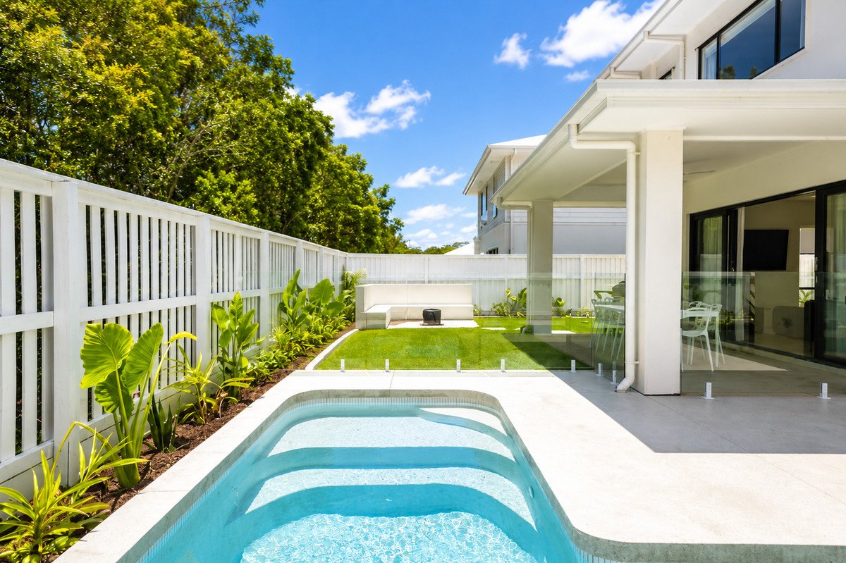 18 Suncove Court Burleigh Heads 5