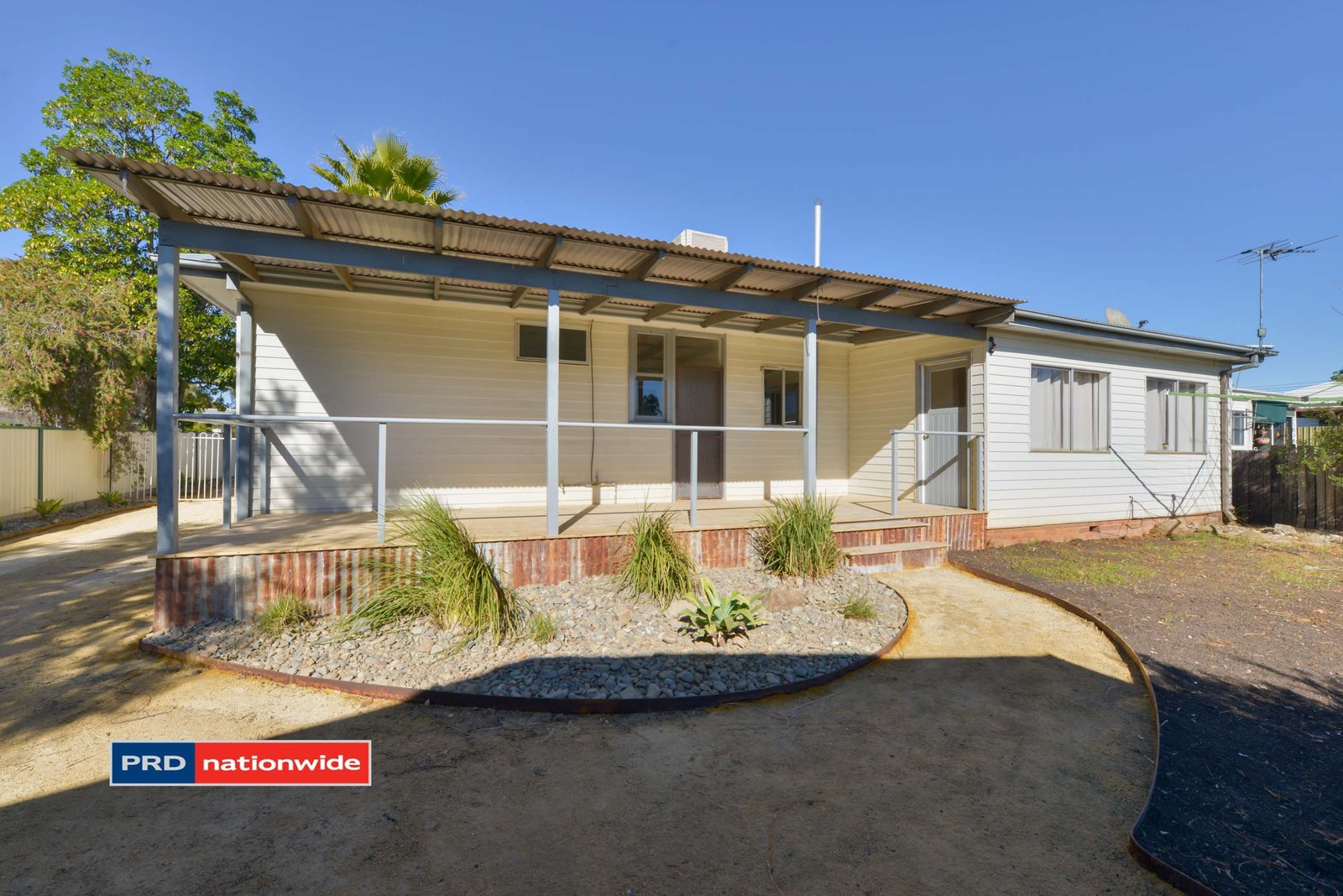 18 Susanne Street TAMWORTH 12