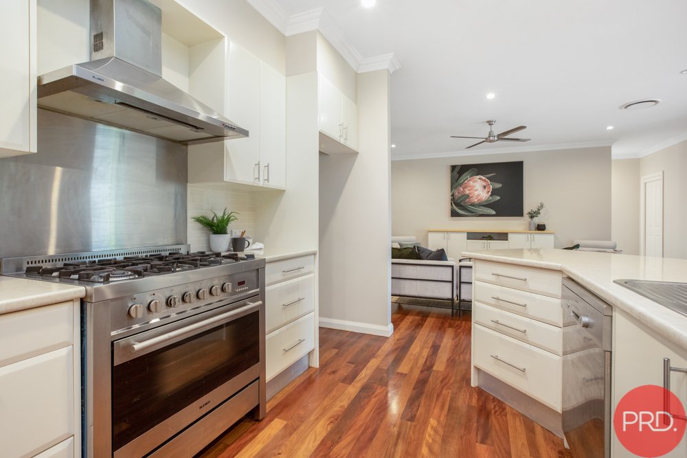 18 Sutton Grove BRANXTON 7