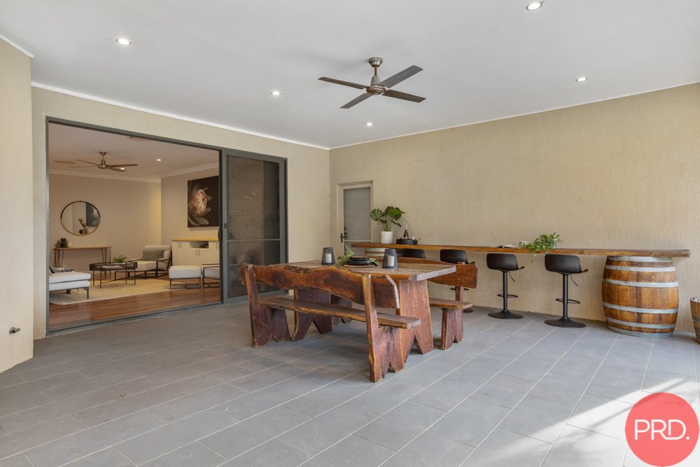 18 Sutton Grove BRANXTON 11